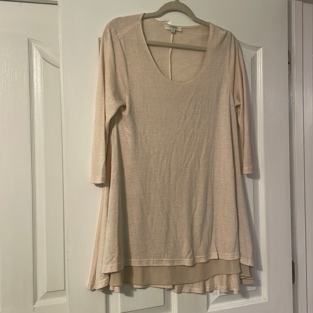Umgee beige tunic size small